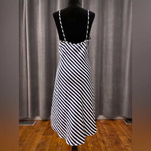 Vintage satin nightgown and robe set - Picture 4 of 10